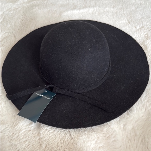 Brandy Melville Accessories - Brandy Melville Wide-Brimmed Hat